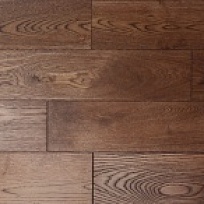 МАССИВНАЯ ДОСКА KOCHANELLI ДУБ OAK NOCHE OLD (ДУБ НОЧЕ ОЛД) 500-2200х150х20 мм цвет и оттенок, большое фото замкового напольного покрытия в обстановке OAK NOCHE OLD (ДУБ НОЧЕ ОЛД) 500-2200х150х20 мм МАССИВНАЯ ДОСКА KOCHANELLI ДУБ в интерьере