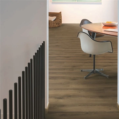 ДУБ ТЁПЛЫЙ КОРИЧНЕВЫЙ ЛАМИНАТ  QUICK-STEP  CLASSIC PLUS HУDRO ламинат для пола