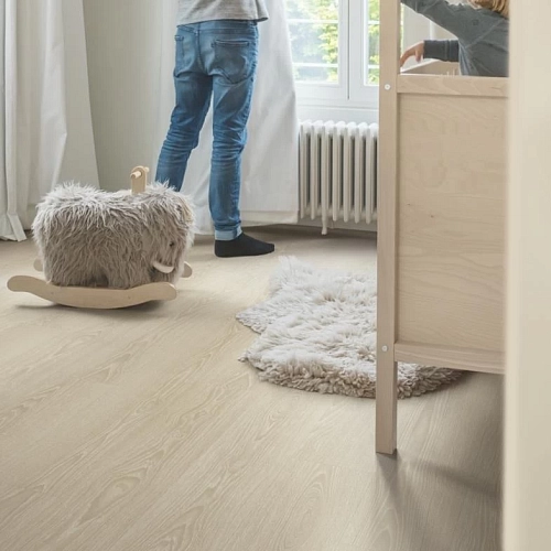 ДУБ БЕЖЕВЫЙ ОТБЕЛЕННЫЙ ЛАМИНАТ  QUICK-STEP  CLASSIC PLUS HУDRO ламинат для пола