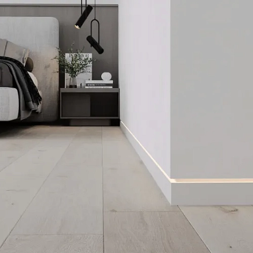 СКРЫТЫЙ ПЛИНТУС С-02.2.1 ПОД СВЕТ С ВСТАВКОЙ ПОД ПОКРАСКУ К-27.70 ПЛИНТУС  ЛИКОРН ЛАЙН